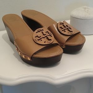 Tory Burch Patti Tan Patent Platform Wedge Sandal 7.5